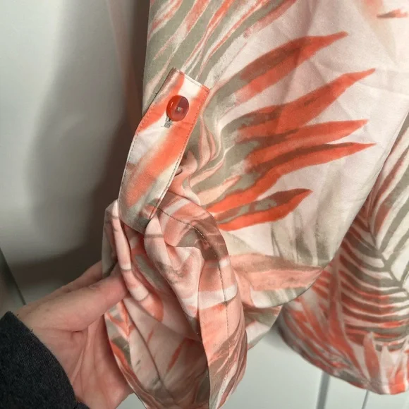 FINAL SALE Chico's Tropical Leaf Print Roll Tab Button Down Top Shirt Large 2 - Picture 3 of 6